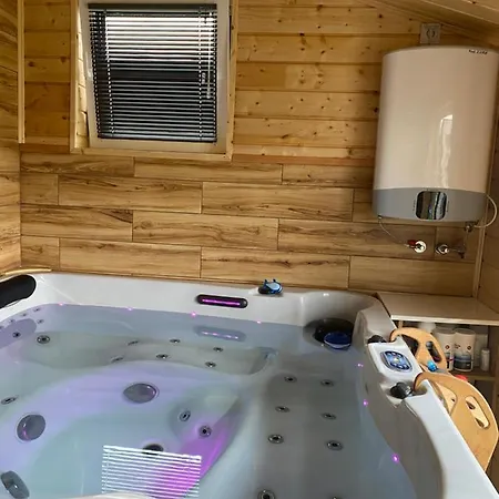 Prázdninový areál Caloroczny -mazury Gizycko Sauna Jacuzii Kominek *