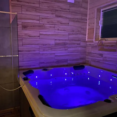 Prázdninový areál Caloroczny -mazury Gizycko Sauna Jacuzii Kominek