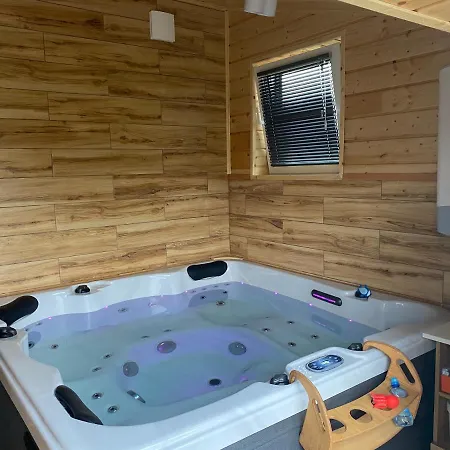 Prázdninový areál Caloroczny -mazury Gizycko Sauna Jacuzii Kominek *