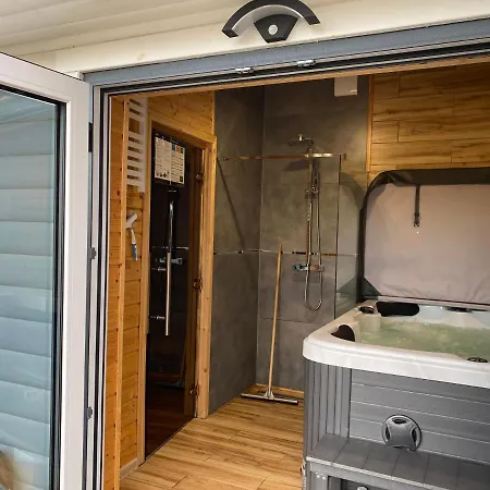 Caloroczny -mazury Gizycko Sauna Jacuzii Kominek Holiday park Fuleda